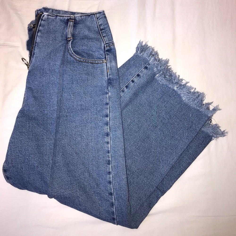 Zara super cute frayed wide legged jeans